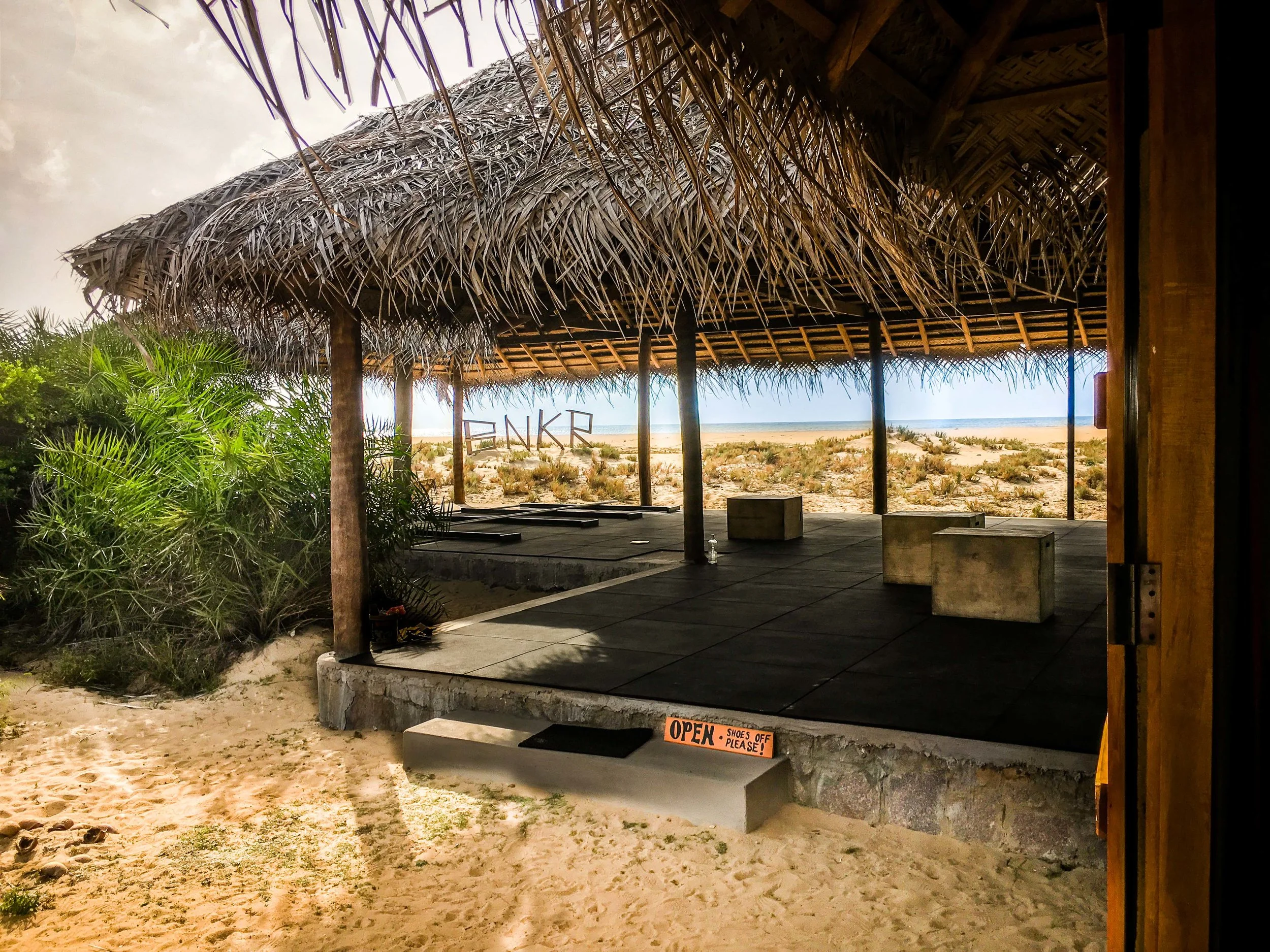 Remote_work_Beach_Sri_Lanka.jpg