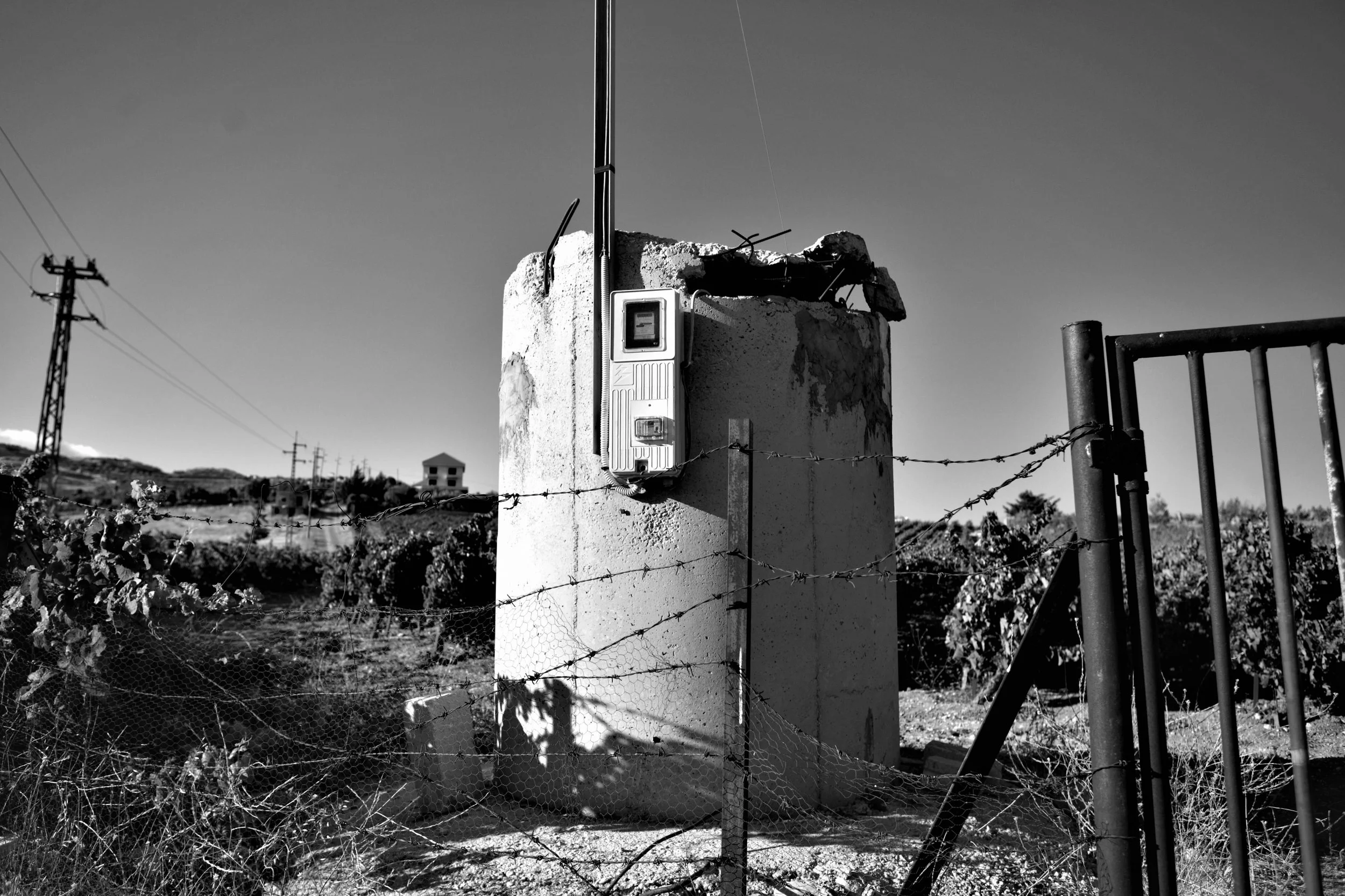 Ehemaliger syrischer Wachturm in den Rebbergen von Château Khoury