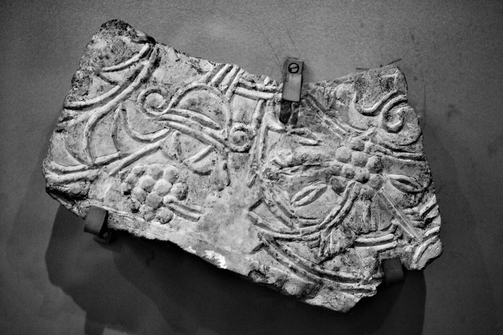  Altes Fragment (Museum Balbeek). 