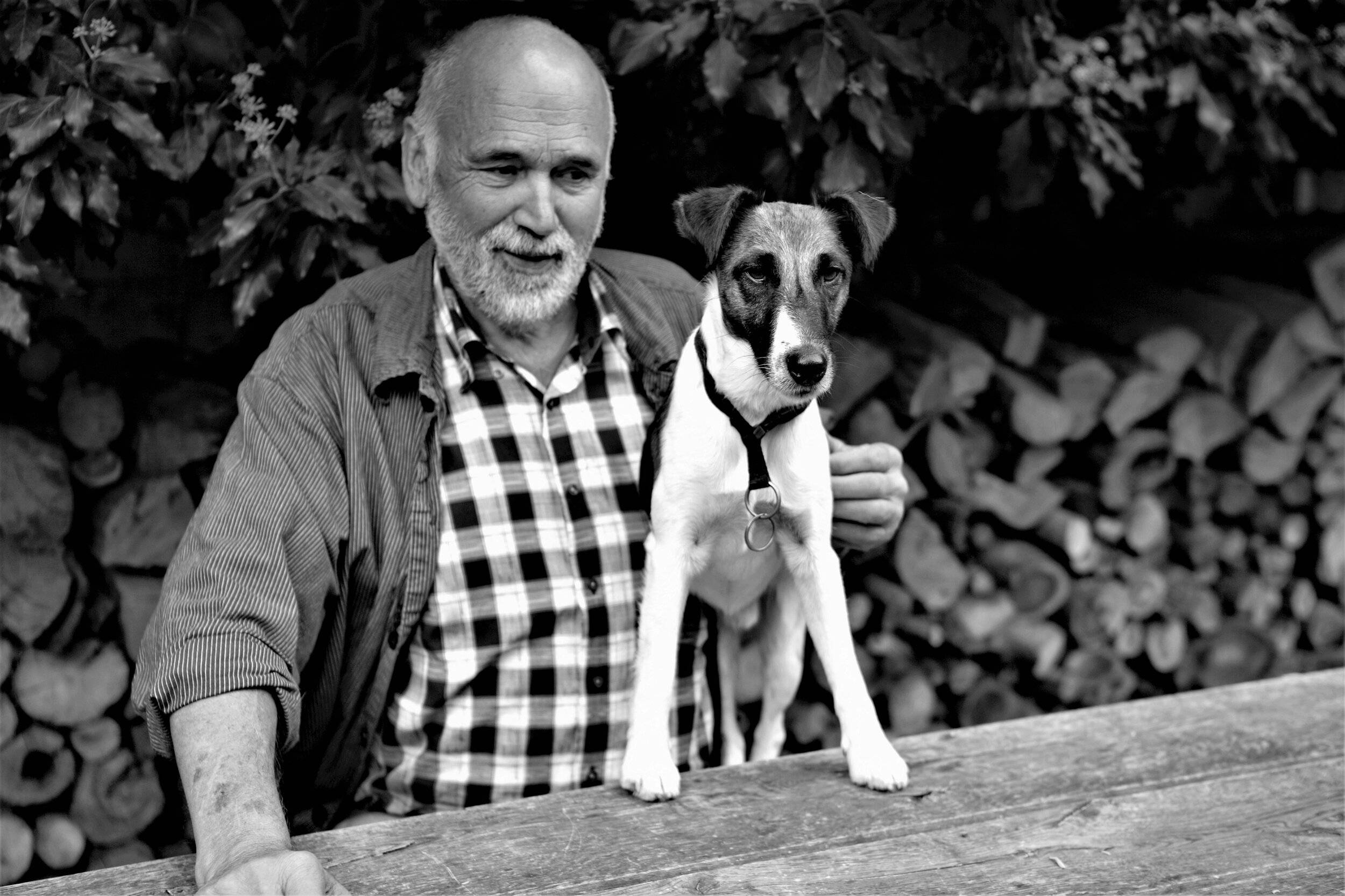  Friedrich Becker «Senior» mit seinem Hund Emil. 