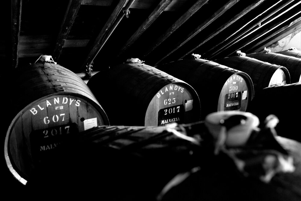  Reifende Weine im Dachstock von Blandy’s, einem der grössten Madeira-Hersteller im Herzen von Funchal. 