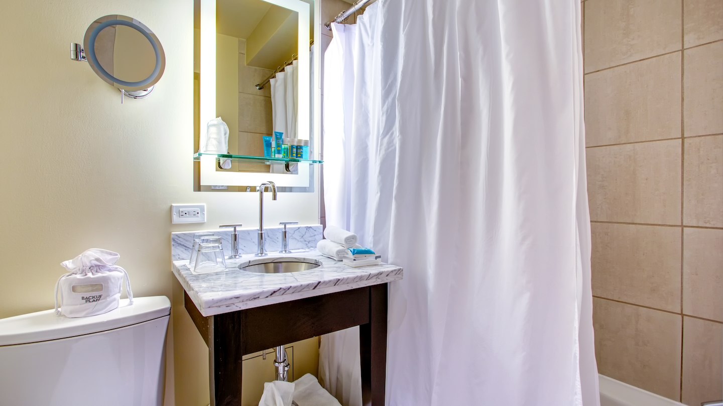 Cozy Queen Bathroom.jpg