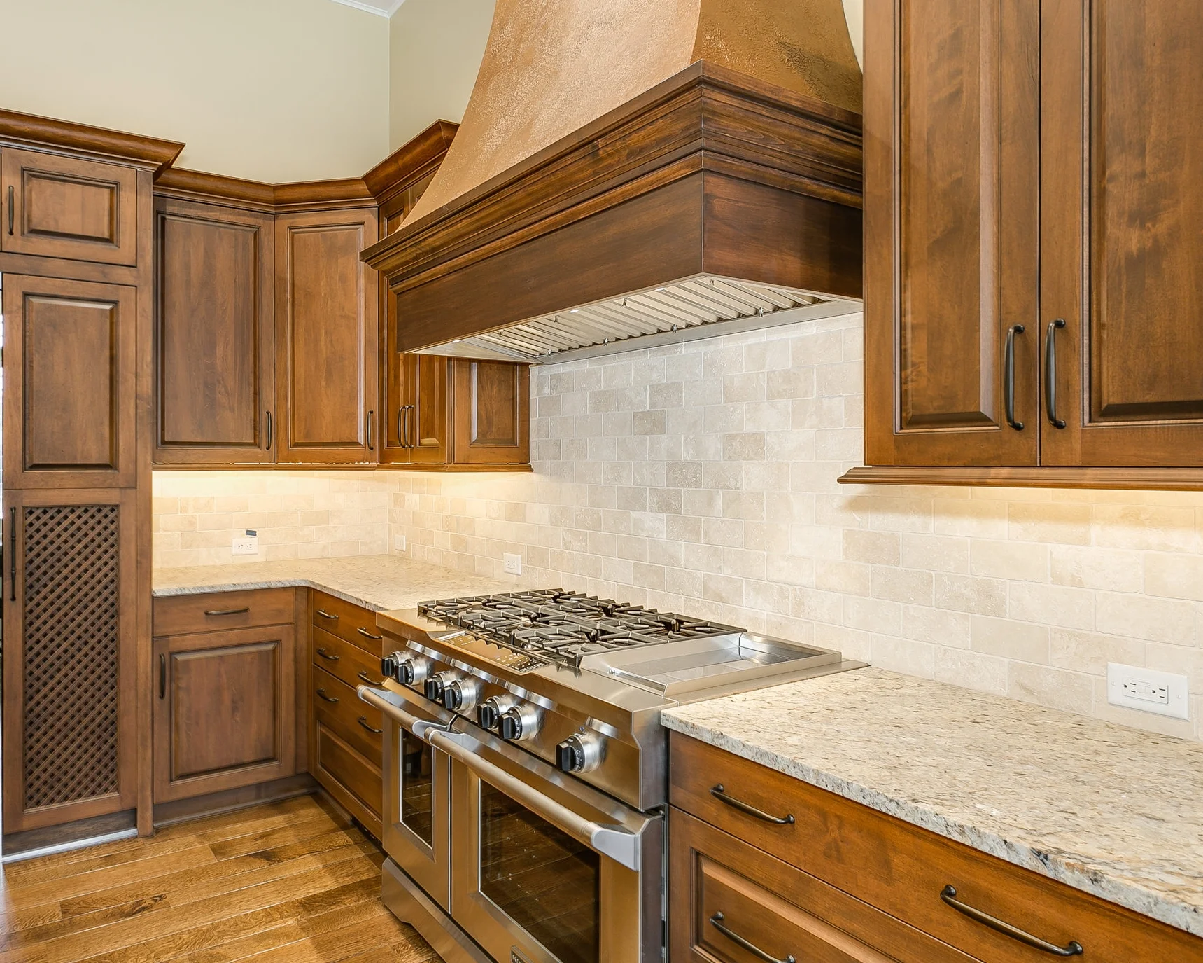 546 Anywhere St Wichita KS-print-014-10-Kitchen-2500x1667-300dpi.jpg