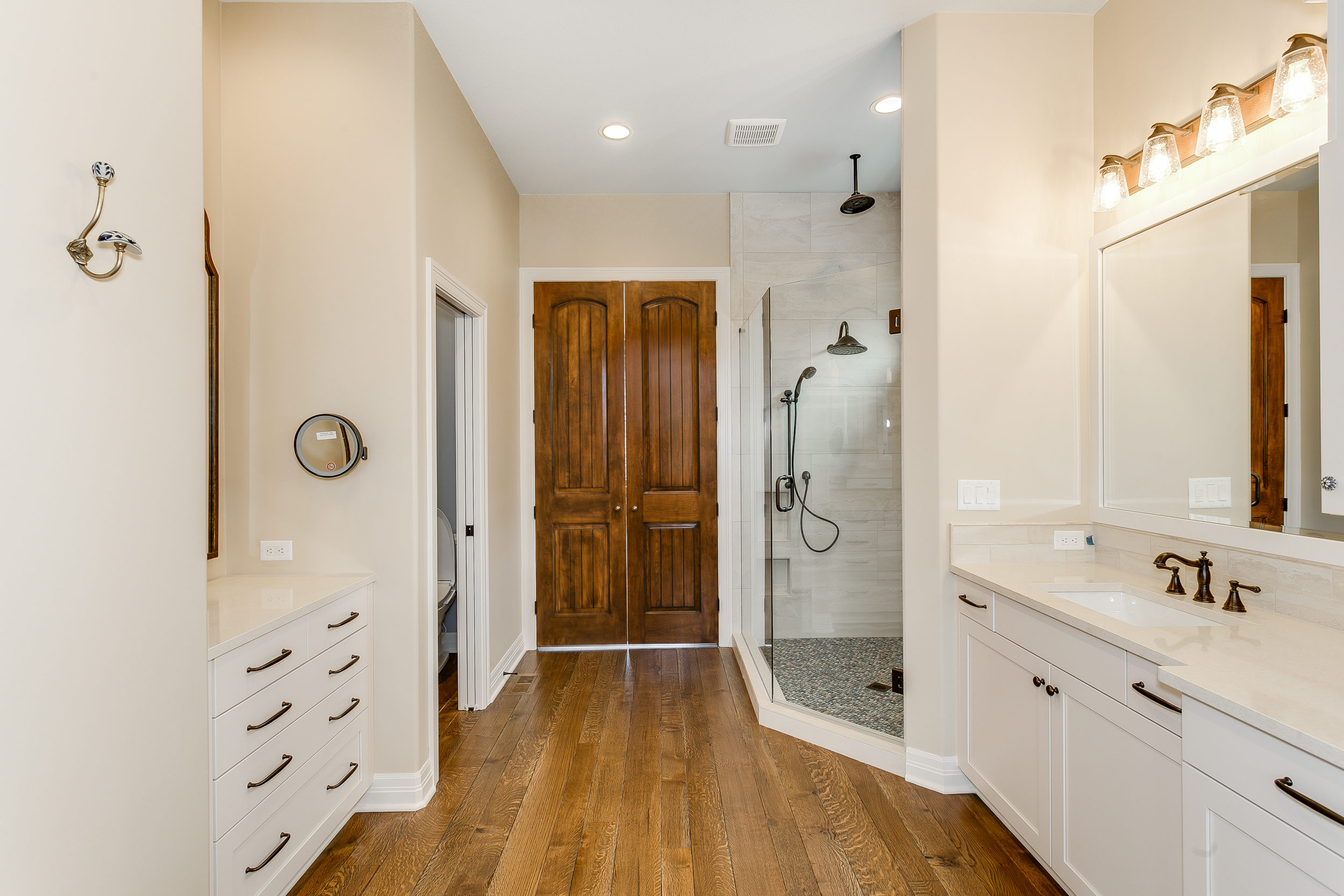 546 Anywhere St Wichita KS-print-025-8-Master Bath-2500x1667-300dpi.jpg