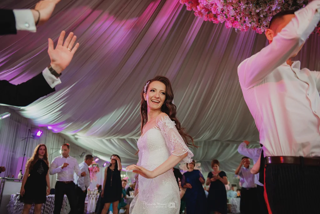 Laura + Bogdan-2110_o.jpg