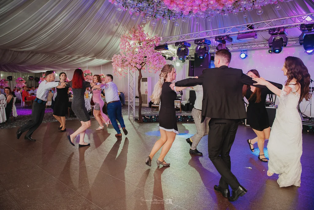 Laura + Bogdan-2210_o.jpg