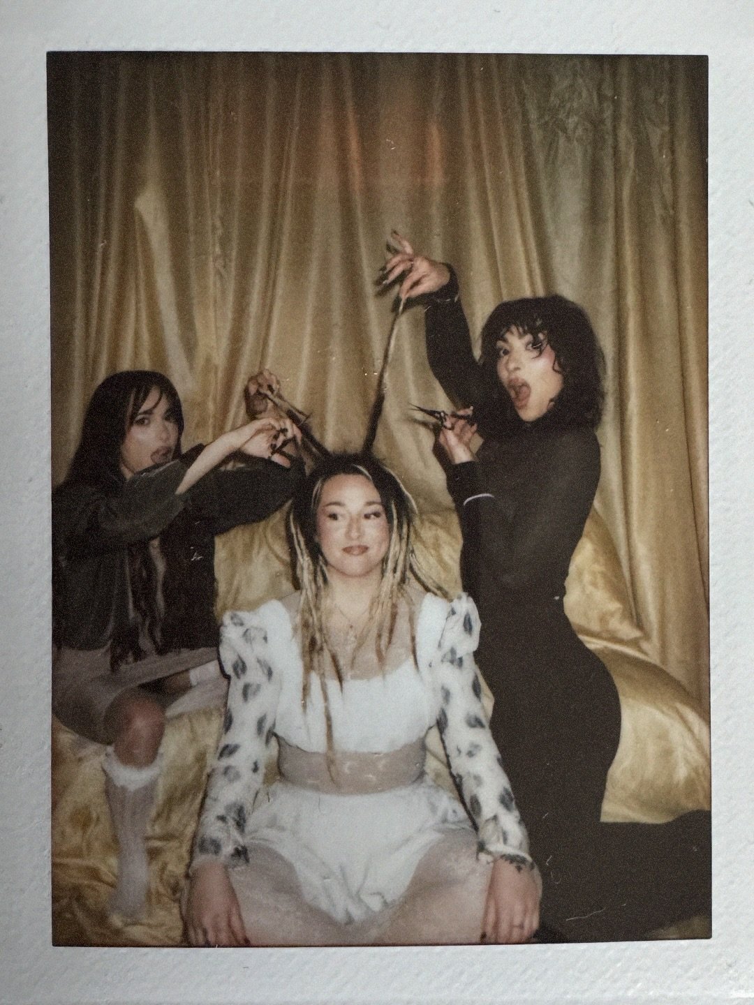 Qui a chial&eacute; devant le clip ? Nous on s&rsquo;en remet toujours pas 😭

On voulait partager ce moment intime avec vous, en toute sinc&eacute;rit&eacute;. On esp&egrave;re que vous l&rsquo;avez ressenti &hearts;️