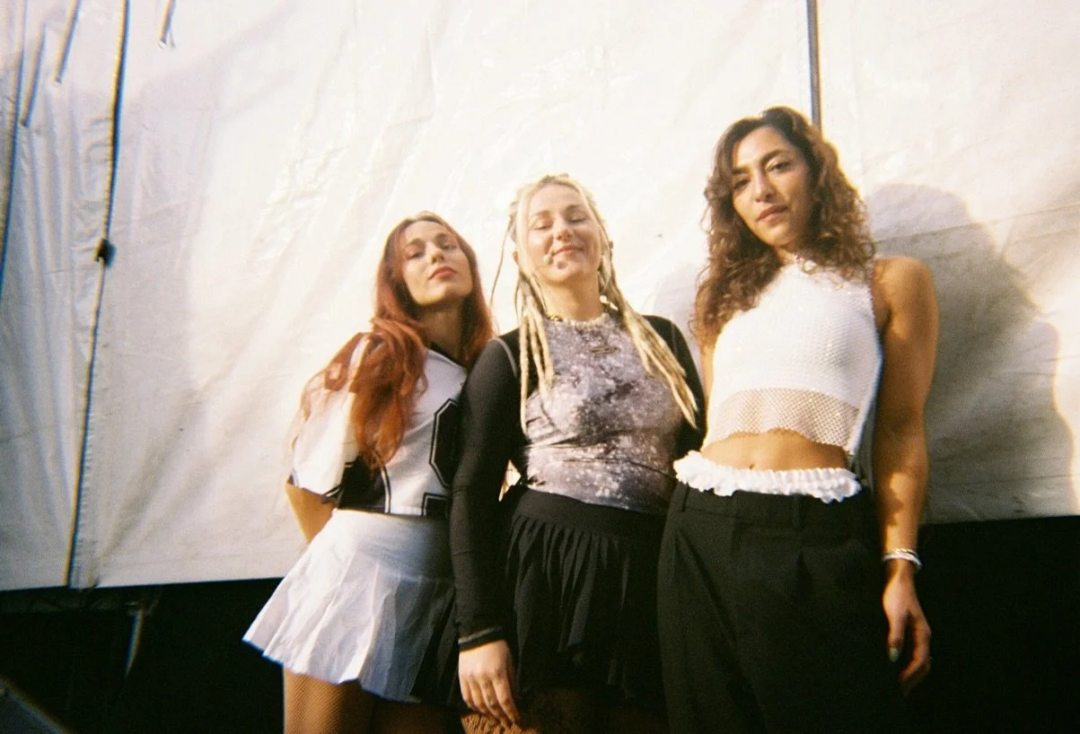 Quelle ann&eacute;e de ouf 2025 quand m&ecirc;me&hellip; on r&eacute;capitule :

1. D&eacute;j&agrave; on tient &agrave; vous remercier : &ccedil;a fait 10 ans qu&rsquo;on vit un r&ecirc;ve gr&acirc;ce &agrave; vous ❤️&zwj;🩹

2. Pour f&ecirc;ter &cc