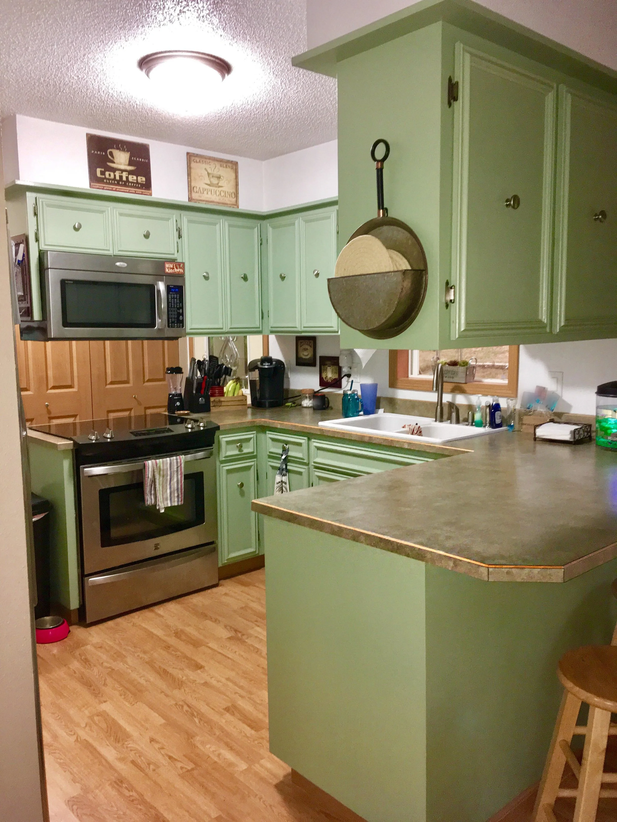 Unique code: EXOThis entrant said what she does not like about their cabinets is the green color. She also dislikes the hardware placement in the middle of the cabinetry and how that makes the upper cabinets inaccessible by 3 out of the 4 people in …