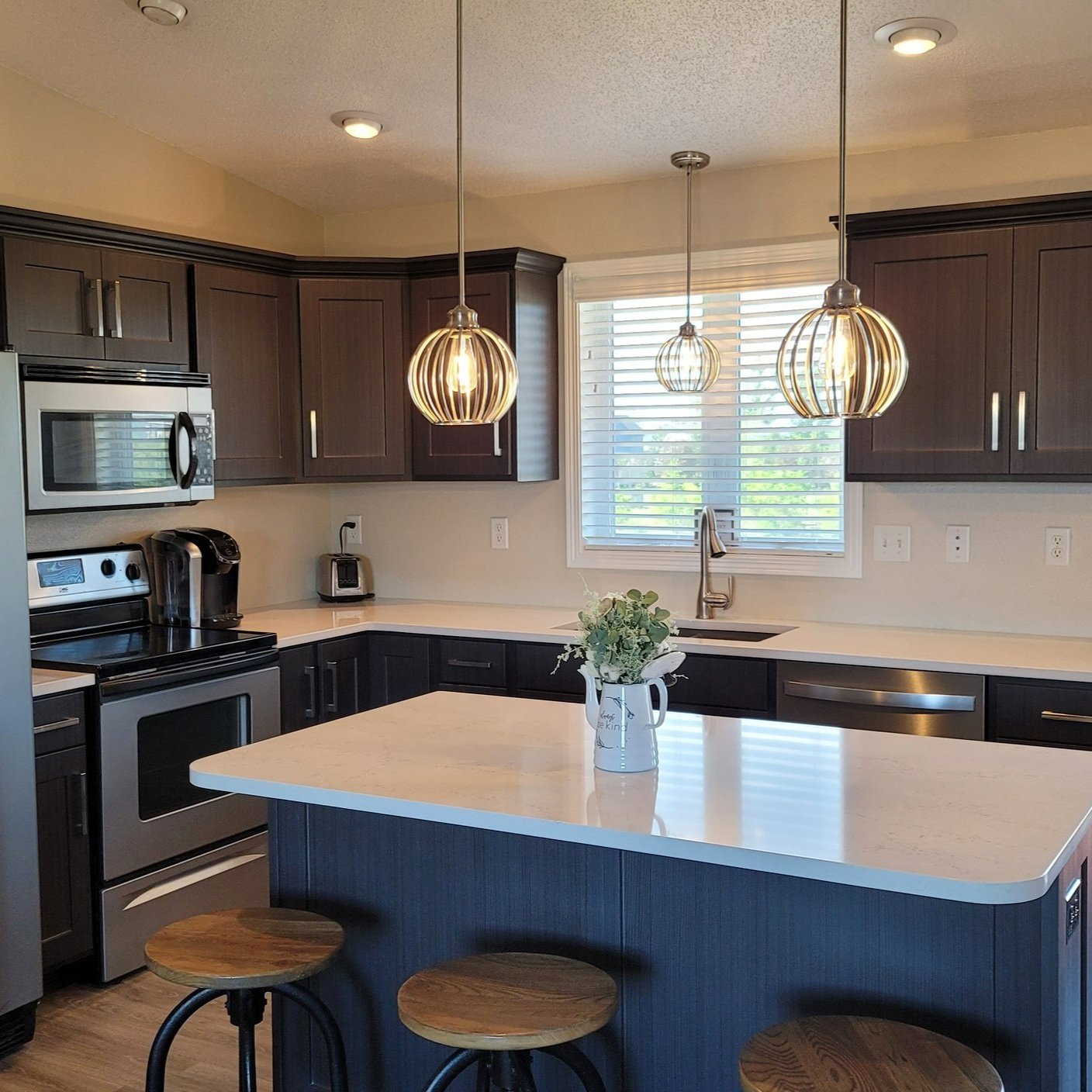 cabinet colors, cabinet color ideas, cabinet finishes, cabinet makeovers, extra durable Thermofoil finishes to choose from, ranging from traditional wood grains to contemporary selections. We also have custom paint colors coordinated for cabinet box