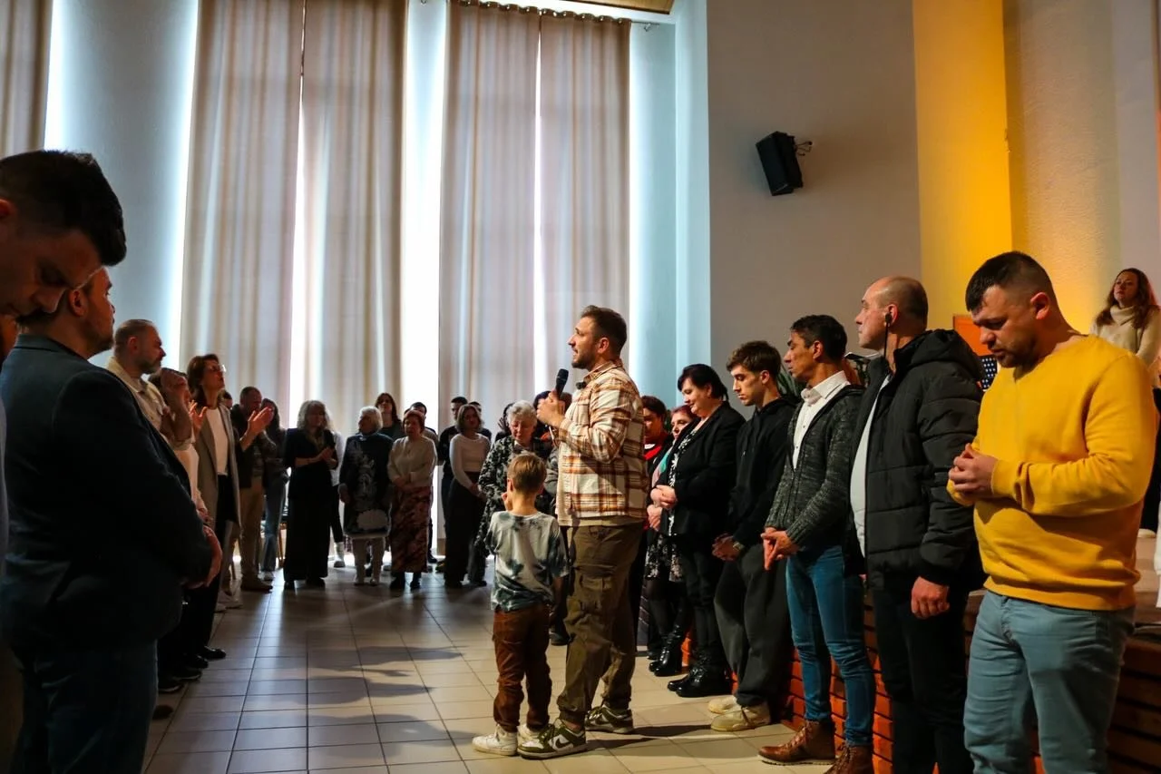 ERWECKUNG BEGINNT HIER!
&bdquo;Denn Gott hat gesagt: &ldquo;Ich will dein Gebet erh&ouml;ren. Es wird eine Zeit der Gnade f&uuml;r dich geben, einen Tag, an dem du meine Hilfe erf&auml;hrst!&ldquo; Genau diese Zeit ist jetzt da, der Tag der Rettung i