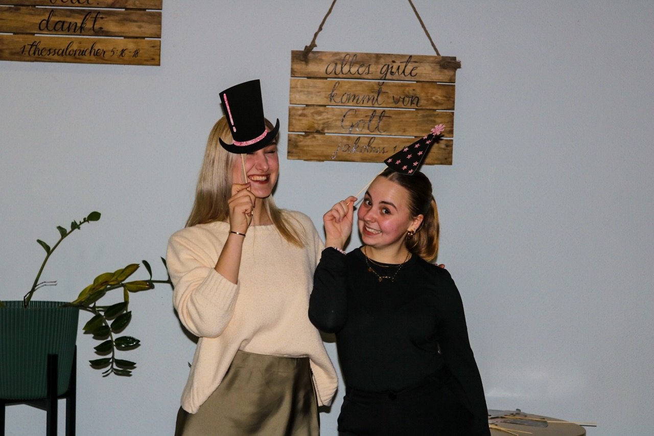 ✨ Herzlich willkommen in unserer Kirche ✨ 

Egal, wo du gerade im Leben stehst &ndash; du bist bei uns willkommen! 💛 
Wir glauben an Gemeinschaft, Hoffnung und daran, dass jeder Mensch einen Platz hat. 

🕥 Gottesdienst jeden Sonntag um 10:30 Uhr 
?