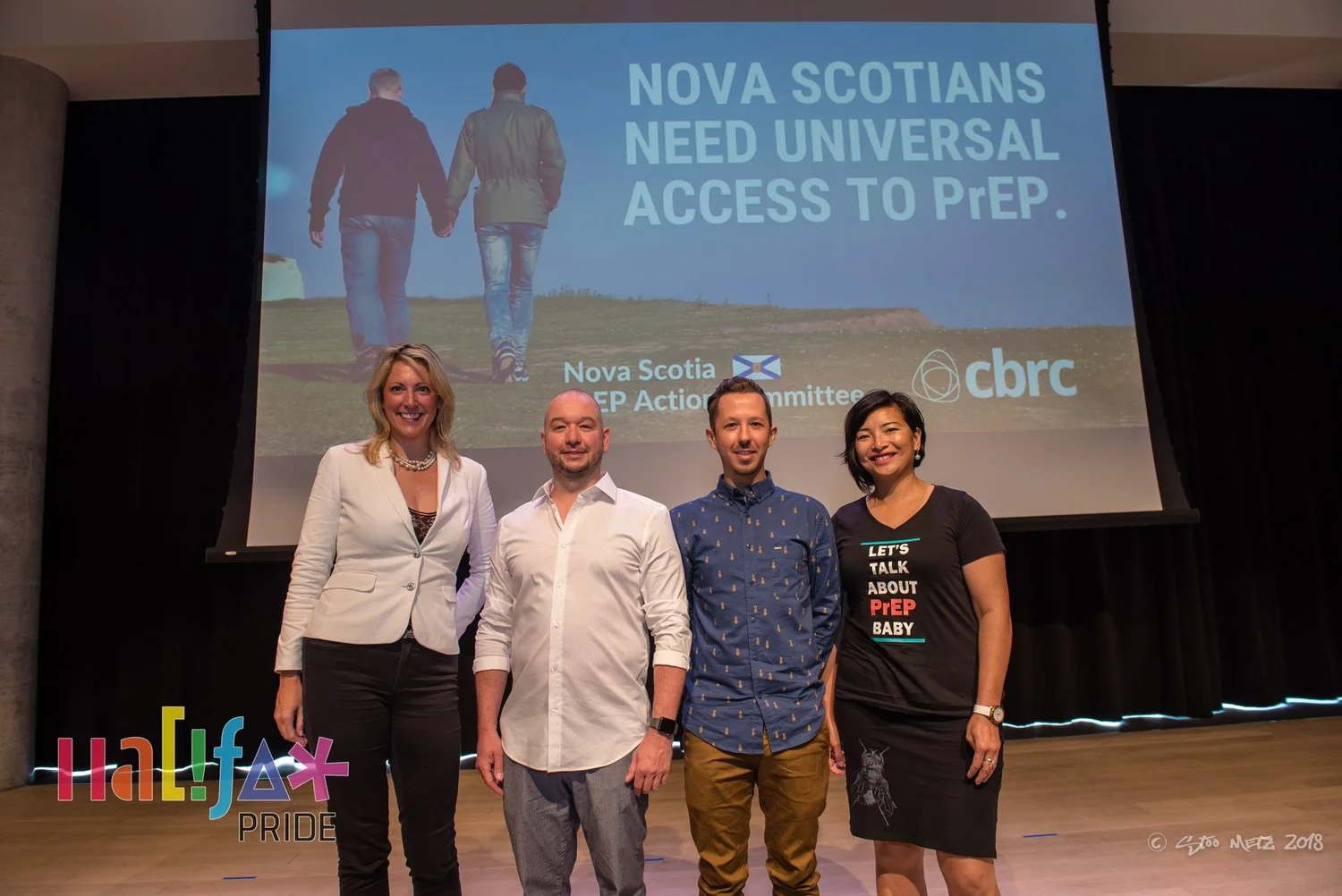 De gauche à droite : Dr. Lisa Barrett, Dr. Matt Numer, Rob Higgins, San Patten. Photo de Halifax Pride, par Stoo Metz.