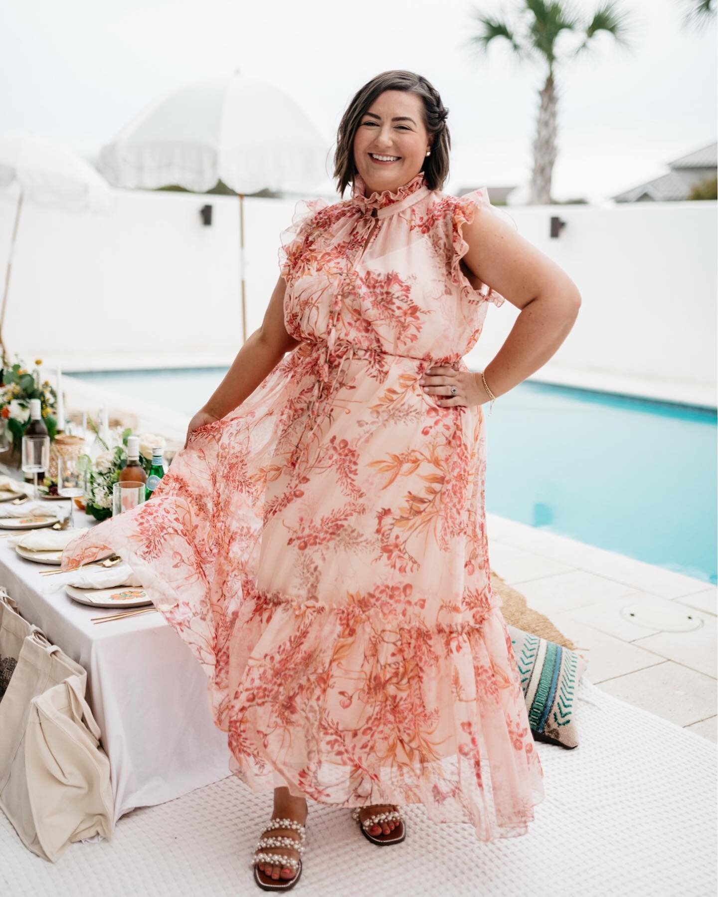 The perfect event dress!!! I wore this for our picnic with @veribella_official last week at the conference and had to share with y&rsquo;all!

Whether you&rsquo;re attending a wedding, having family photos done, or a fun beach picnic with your girls&