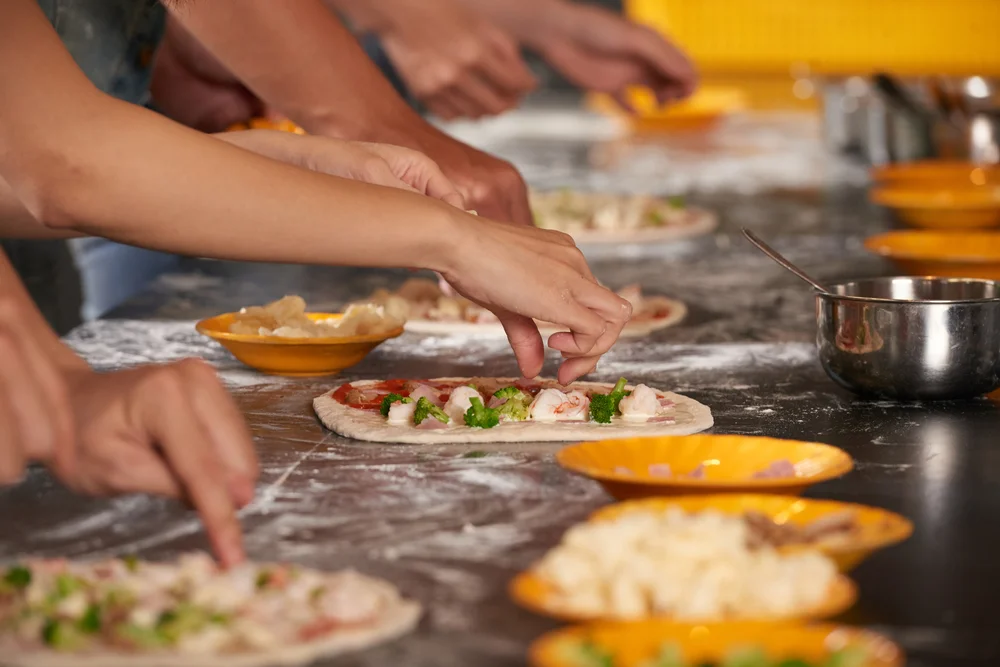 Consumer Class Geared toward both the experienced home chef and the kitchen newcomer, our consumer classes offer a fun traditional experience cumulating in a family style meal to finish the class. Our chefs will work through simple recipes that will provide easy-to replicate results for perfect pizzas in a home oven.