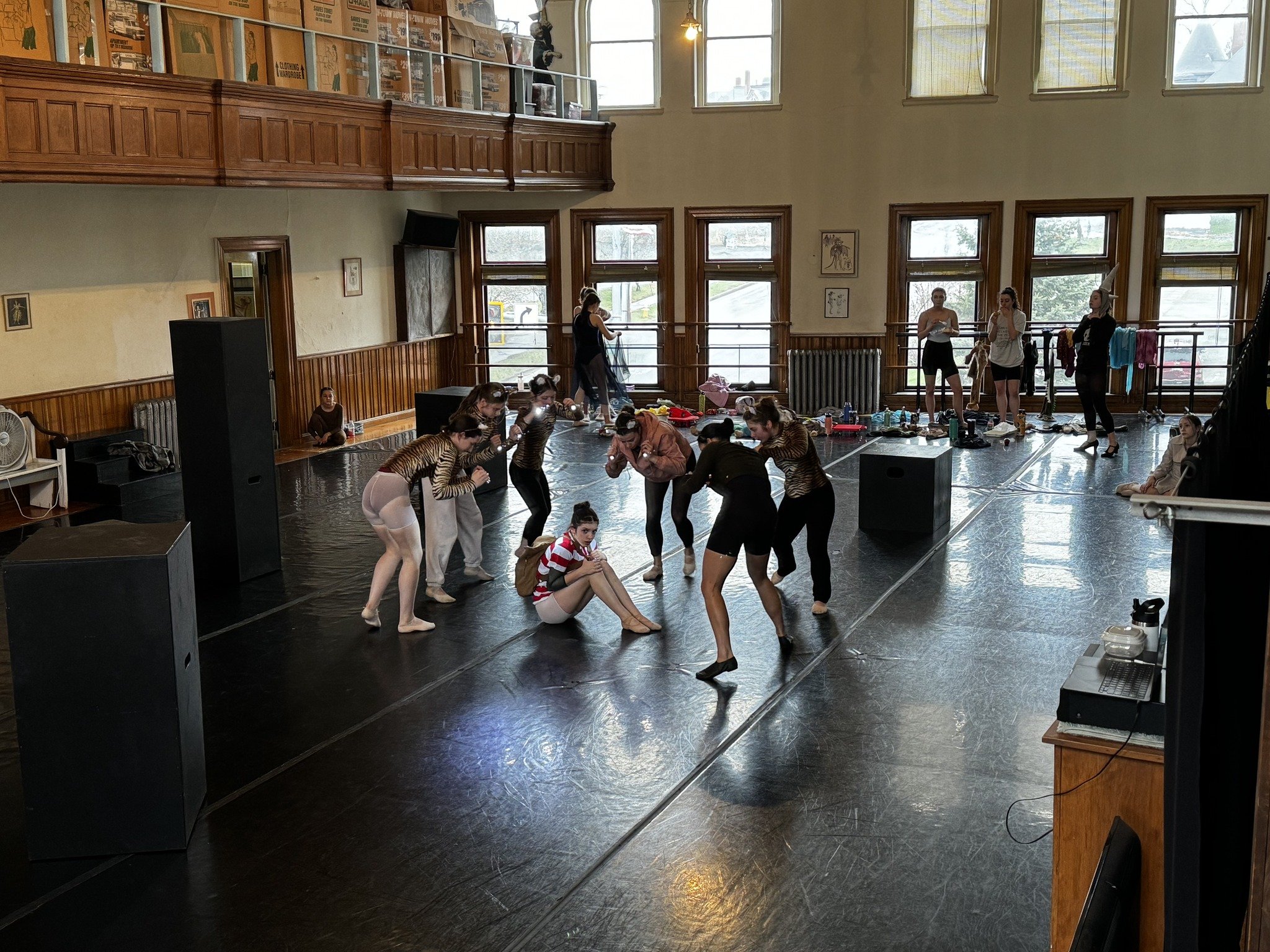 Dancer Friday! More behind the scenes of last weekends rehearsals for 'My Father's Dragon'

Tickets and show details:
www.robinsonballet.org/my-fathers-dragon