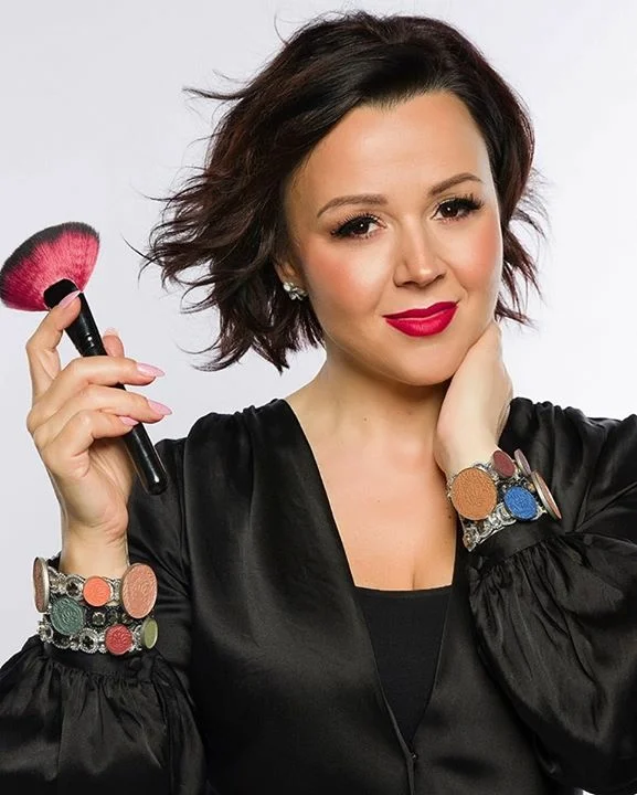 Pink Pewter Advertisement with Lala’s Updos