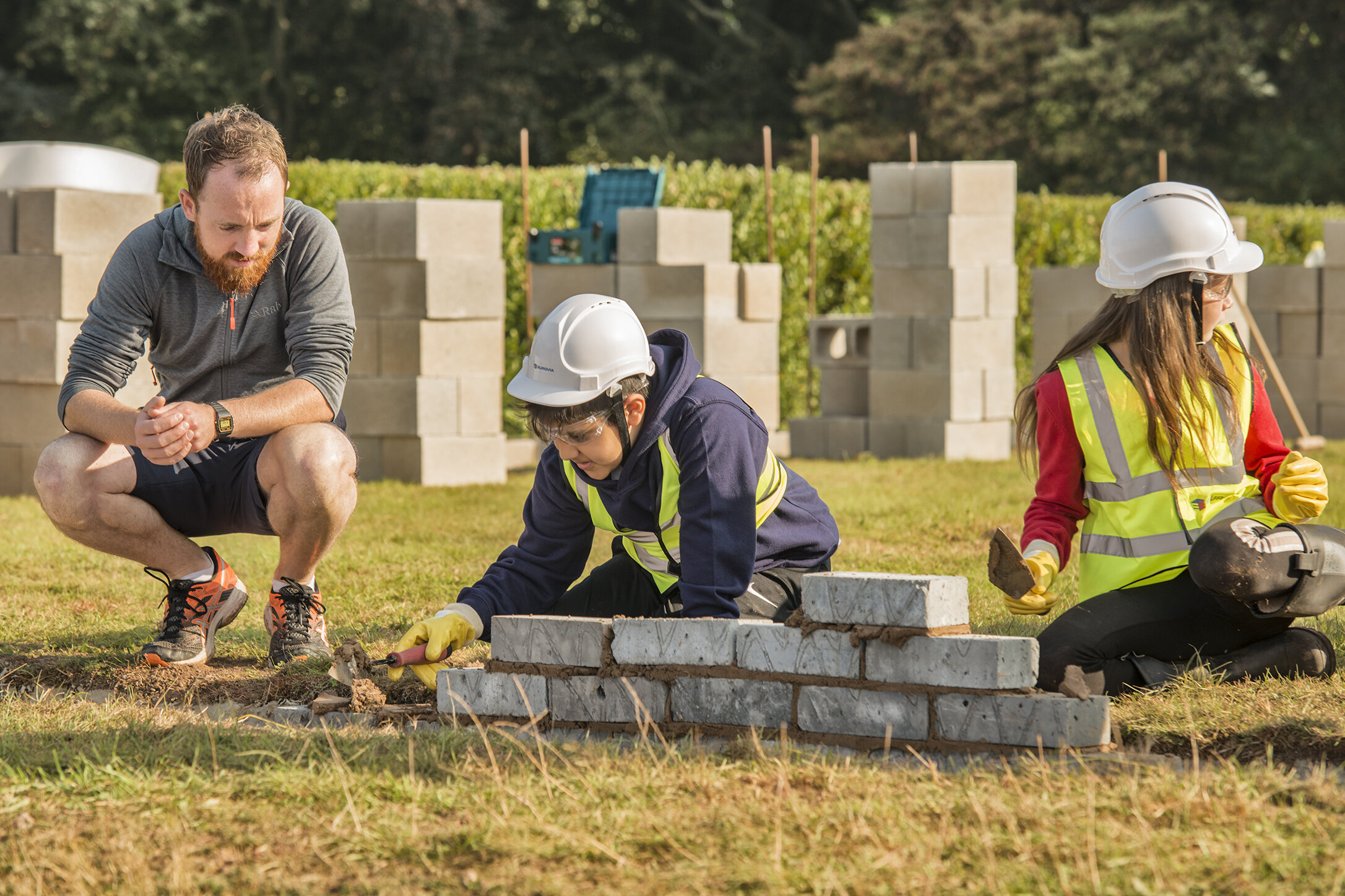 22 Sep putting up a wall  (15).jpg