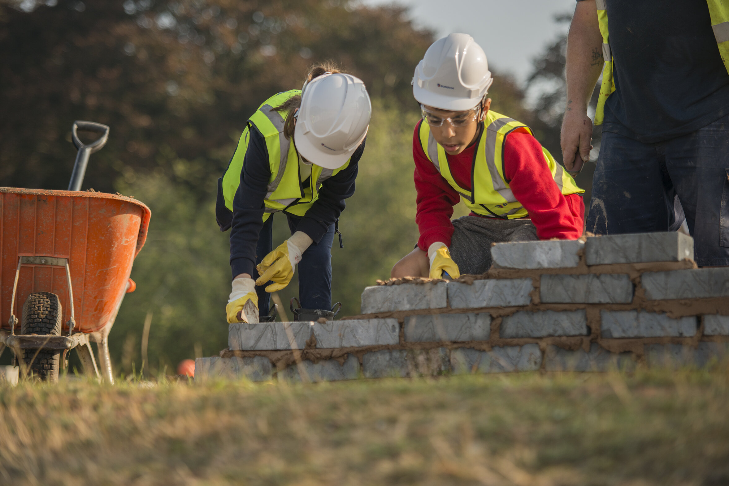 22 Sep putting up a wall  (16).jpg