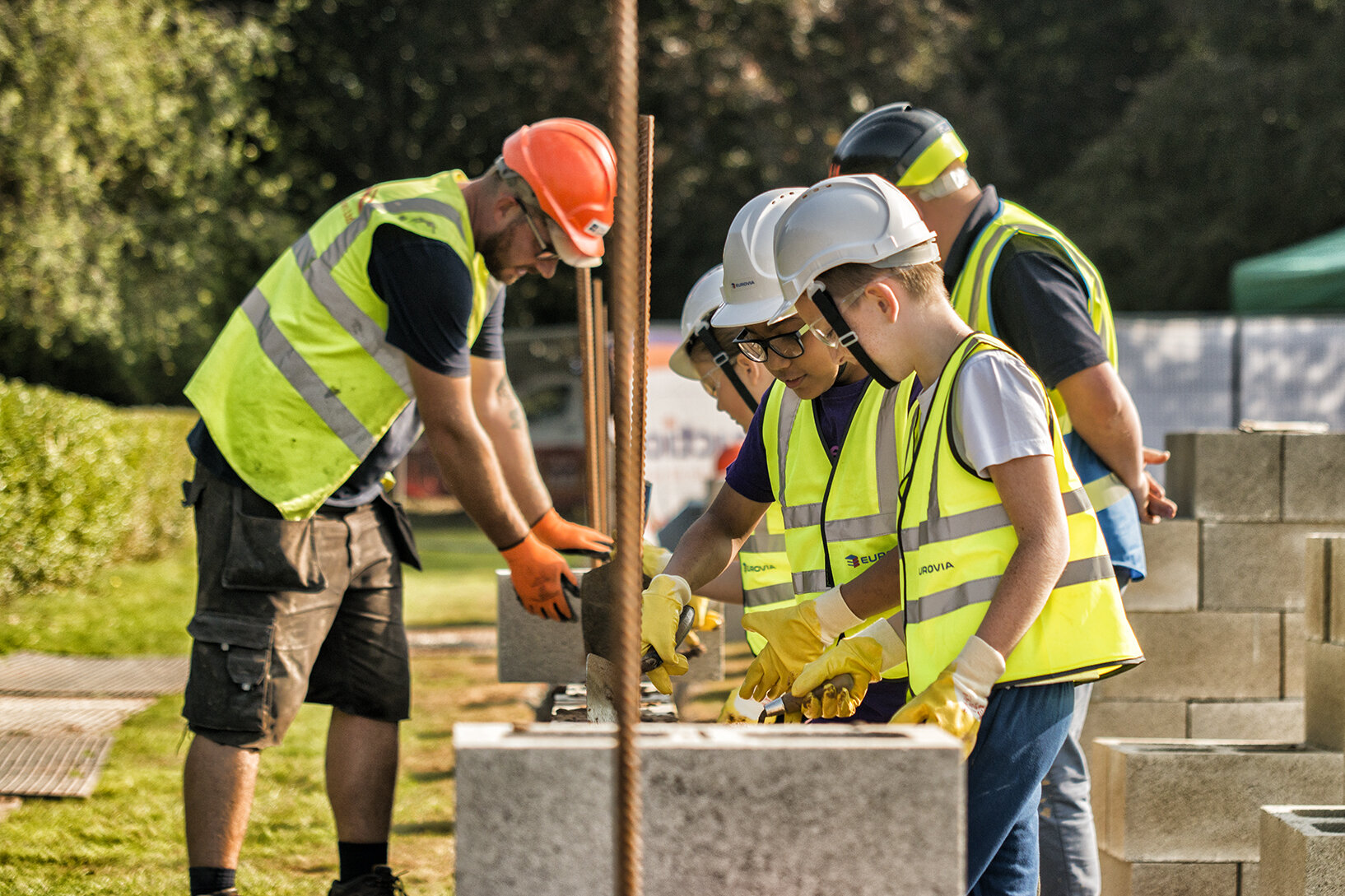 22 Sep putting up a wall (19).jpg