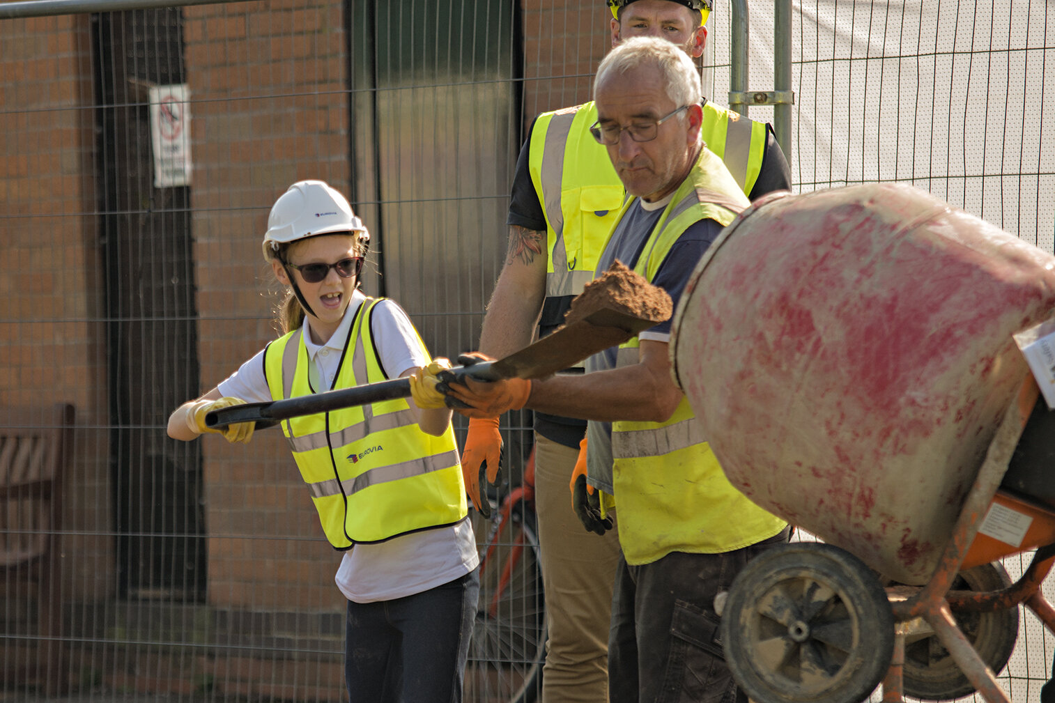 22 Sep putting up a wall (23).jpg