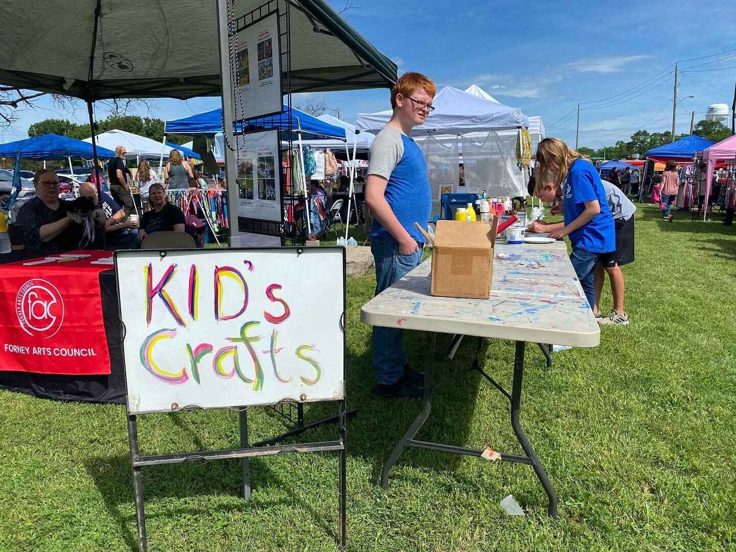 Thank you to the volunteers from Sharing the Love for organizing todays Kids art craft at the Downtown Forney Market today! Open at 10am!  #forneyarts #artisanmarket #forneytx #forneyfamily