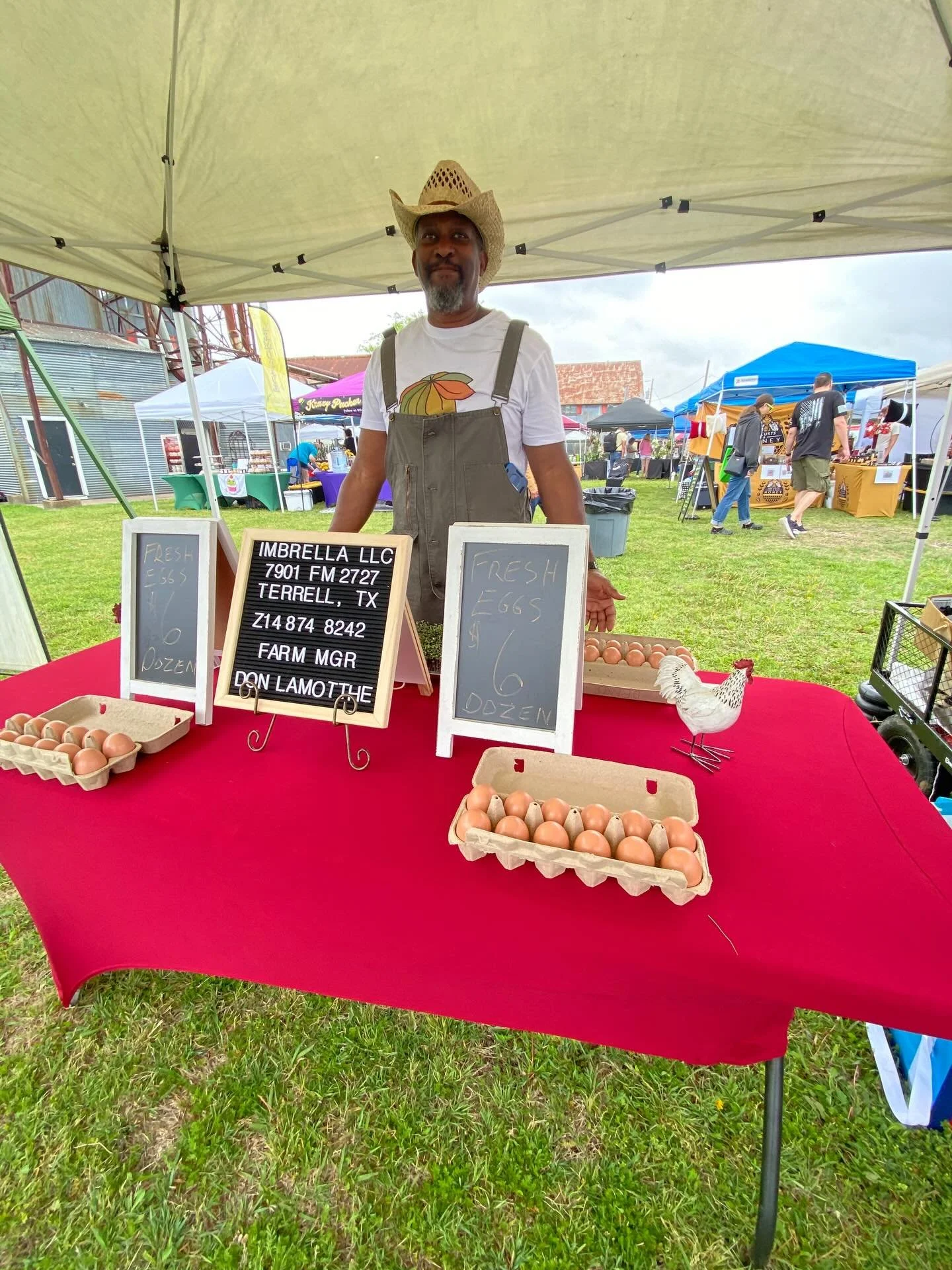 Shop the Downtown Forney Market today! Featuring artisan made crafts, baked goods, plants, candles, soaps, handmade items, food and more! #forneyarts #artisanmarket #artisanvendors #forneytx #outdoormarket