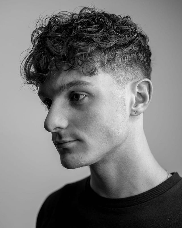 Natural State of Curls🤘Never underestimate the power of a good haircut that respects the natural movement of your hair🖤 | by Guillaume @theoldtimestraightrazors | #salonhelmet #avenuemontroyal #plateaumontroyal #mileend #montreal #mtl #dream #curls