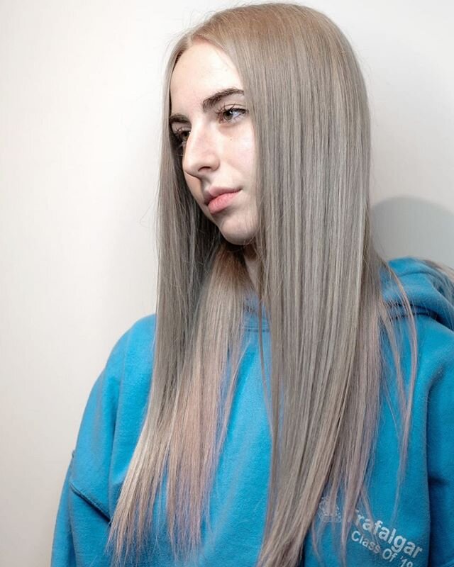 Ice Ice Baby❄️ Kicking off 2020 in style💙 Is your hair color feeling this cool? By Will @willdnymtl | #salonhelmet #avenuemontroyal #plateaumontroyal #mileend #montreal #mtl #wella #wellaeducation #wellaplex #wellalove #btcfirstfeature #visionstreet