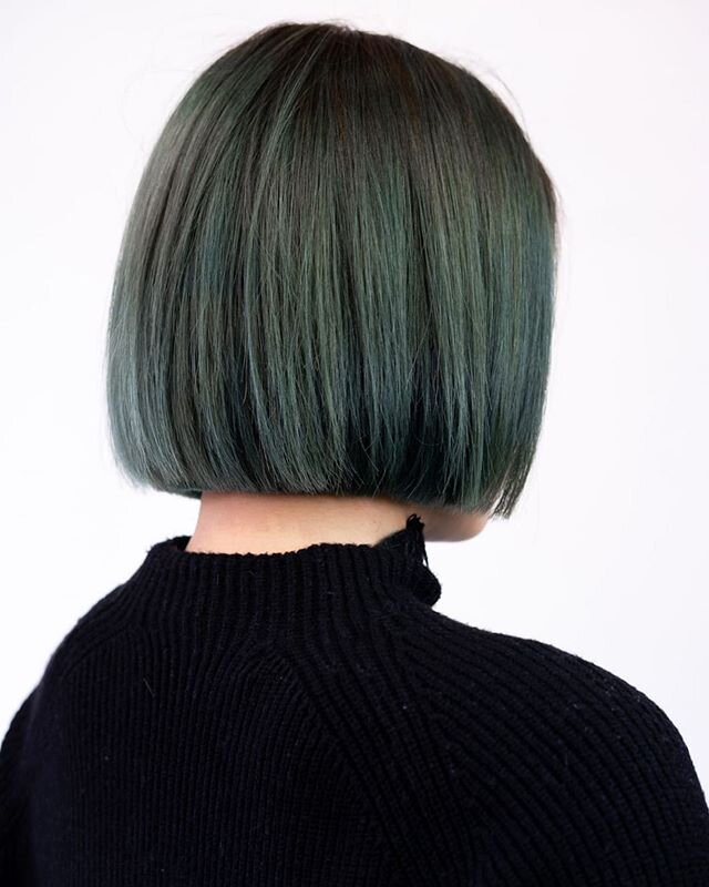 How about a cute little bob to beat the winter blues? Yes please💙🙋&zwj;♀️💚 | by Will @willdnymtl | #salonhelmet #plateaumontroyal #avenuemontroyal #mileend #montreal #mtl #bob #hair #cut #winter #remedy #happy #beautiful #visionstreethair #hairthe