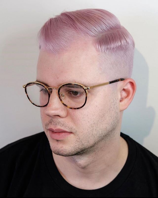 Soft pink old school cut for Alex🤘💖 Do you ever dream of trying something this fun? Just do it👊 | Cut by Guillaume @theoldtimestraightrazors | Color by Mel @mel.helmet | #salonhelmet #avenuemontroyal #plateaumontroyal #mileend #montreal #mtl #well