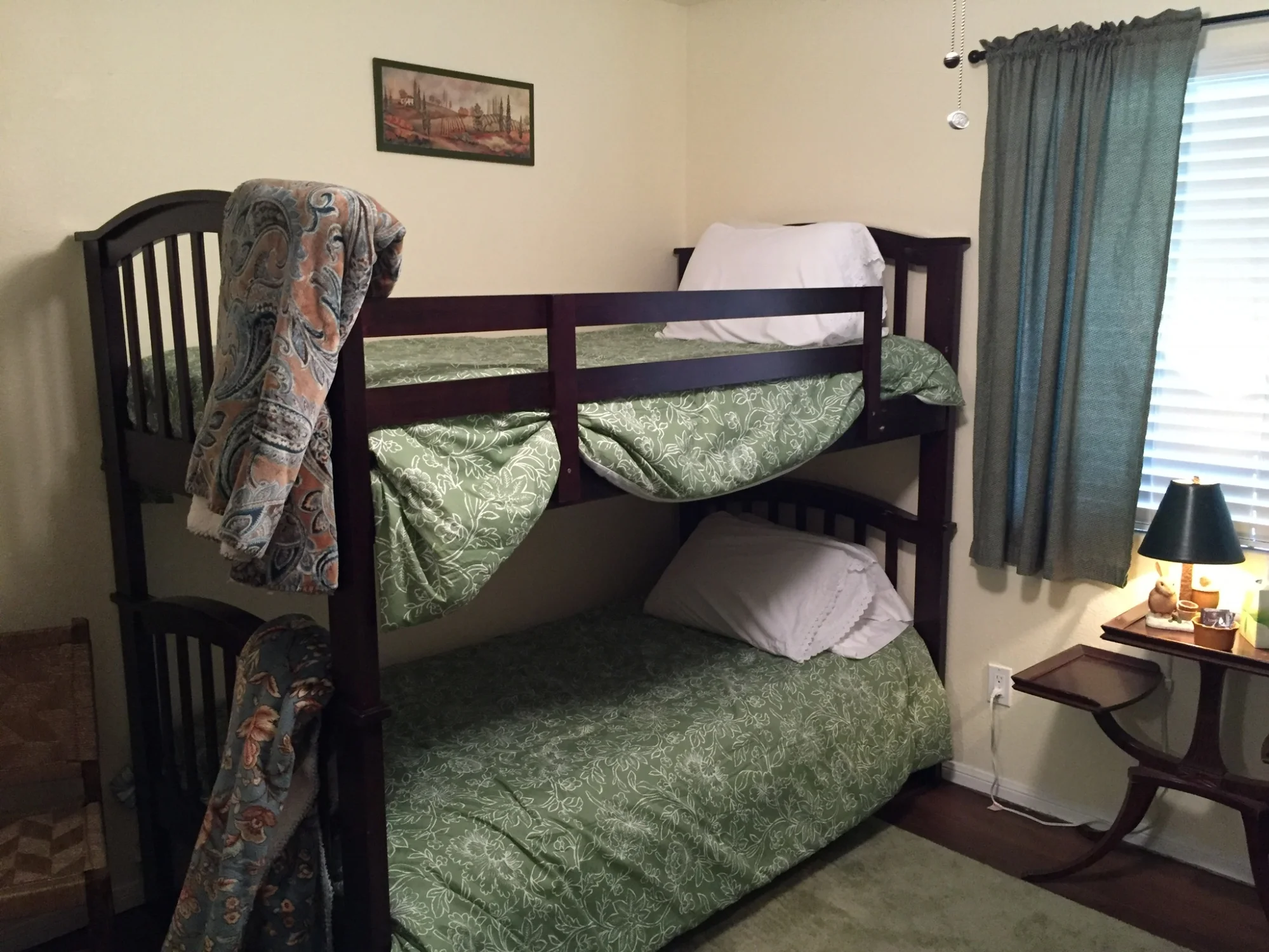 Lemon Room showing one set of two bunkbeds