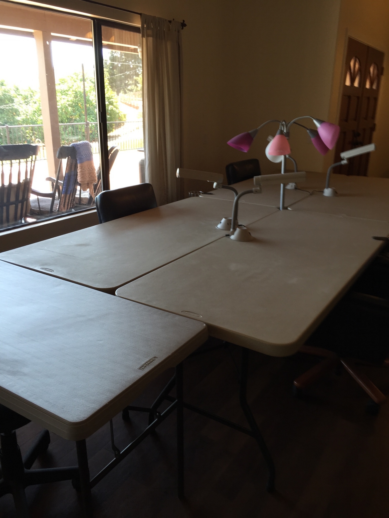 6 tables at front