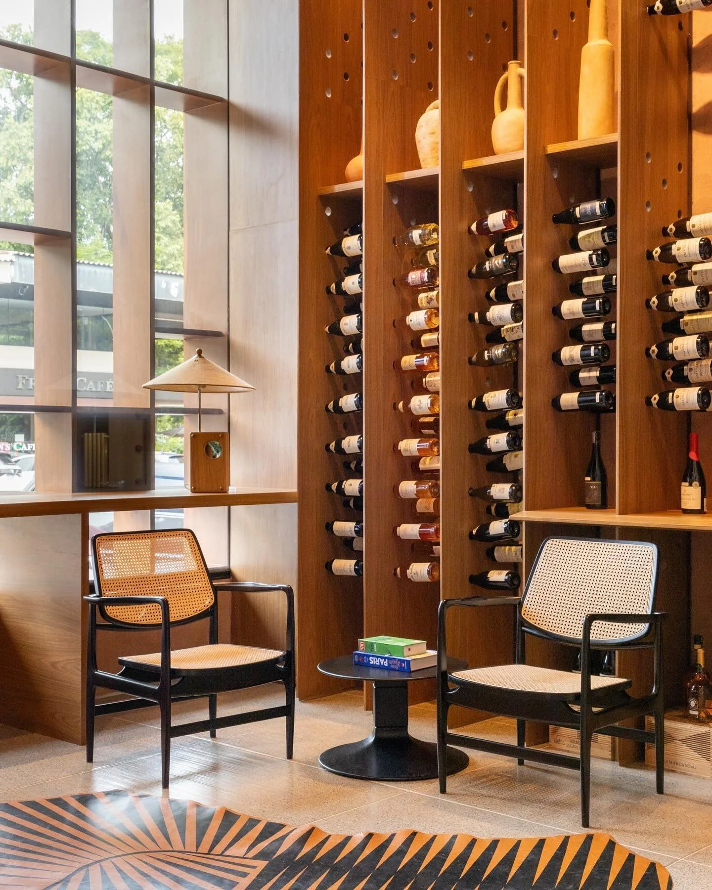 P E L L L E &bull; Samambaia&ccedil;u [2024]

Loja Mistral Brasilia-DF @mistralvinhos 
Produ&ccedil;&atilde;o: @maraivalente
Projeto: @danielfromer 
Fotografia: @juliatotoli.foto