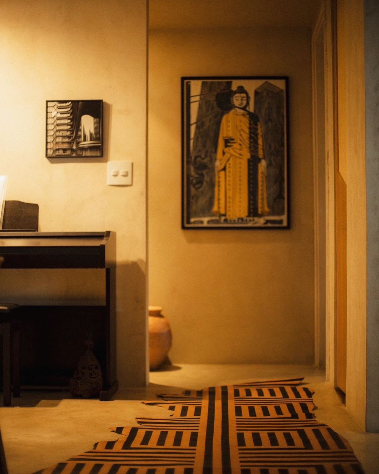 [ meia Pellle &bull; On&ccedil;a ]

&ldquo;A on&ccedil;a arranhou
perfumou a mata
A mesma on&ccedil;a roncou
balan&ccedil;ou a terra&ldquo;

@nathisalani 
@lisafisio