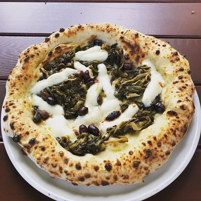 Our new special and my personal favourite: Pizza Scarola with Provola, pickled Endives and Olives 😍 #pizzanapoletana #provolaaffumicata #berlinfoodie #foodporn #berlin #kreuzberg #ilpizzaioloberlin