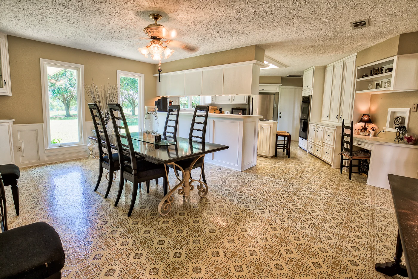 Bevers-MattMontgomery-8618 Hilbolt Rd - Cat Spring__D3_4351INT-Breakfsat.jpg