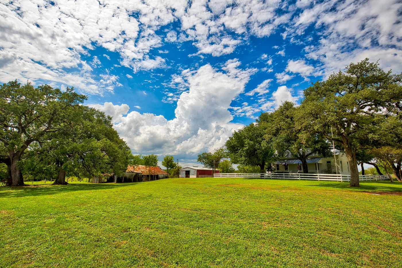 MattMontgomery_2545FM1697Burton_1270-ExtHouseFrontBarnsOakGroveWide.jpg