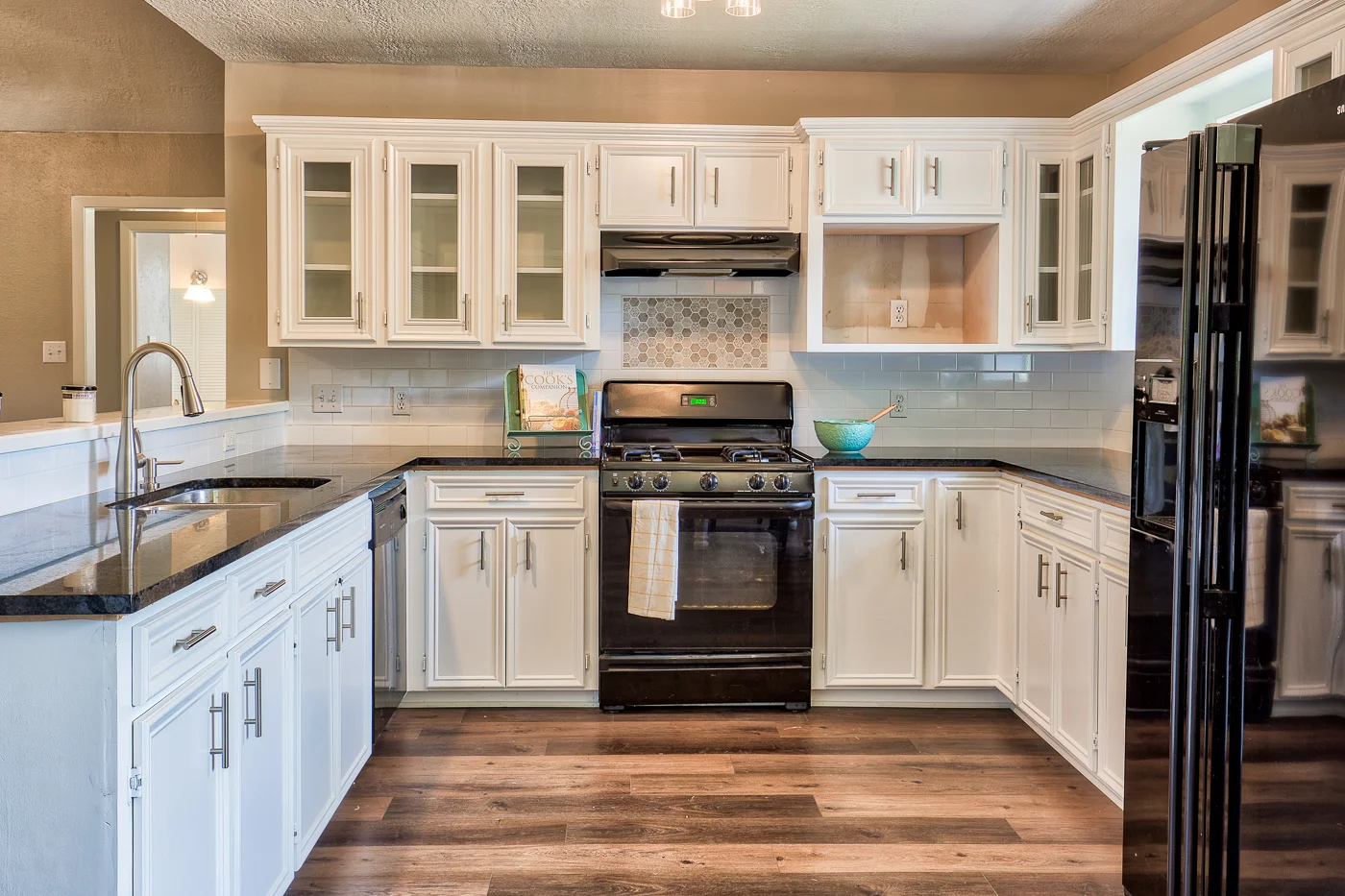 MattMontgomery-1006AllisonSt_Brenham__D3_1611INT-Kitchen.jpg