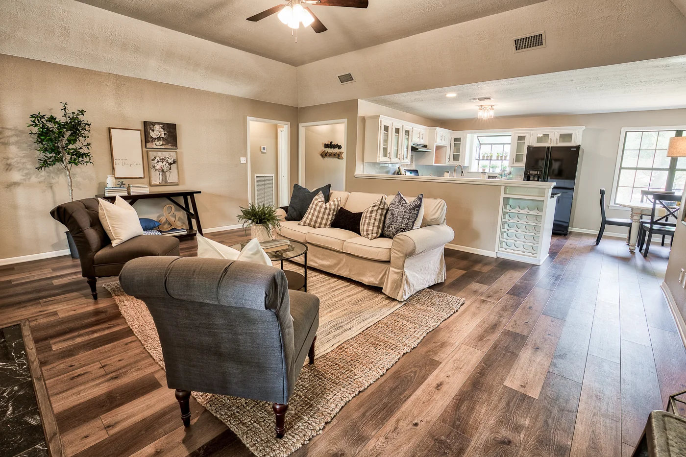MattMontgomery-1006AllisonSt_Brenham__D3_1626INT-LivingRoom.jpg