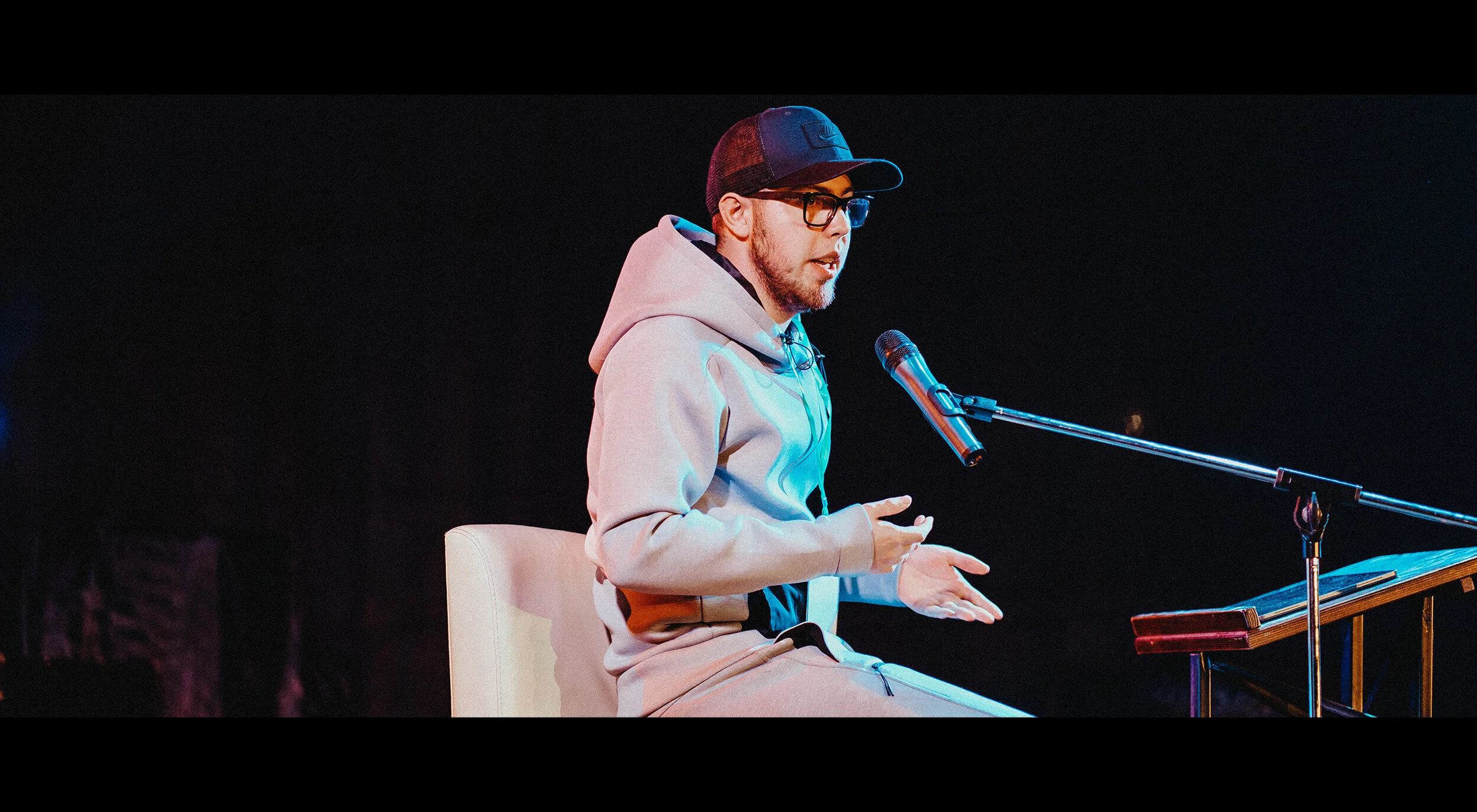  “Марк Колобаев. Молодой, но невероятно талантливый художник, уже успевший поработать с крупными зарубежными компаниями. Также Марк успешно проводит курсы по концепт арту. ”   — Игорь Дятлов   Место проведения: город Москва 