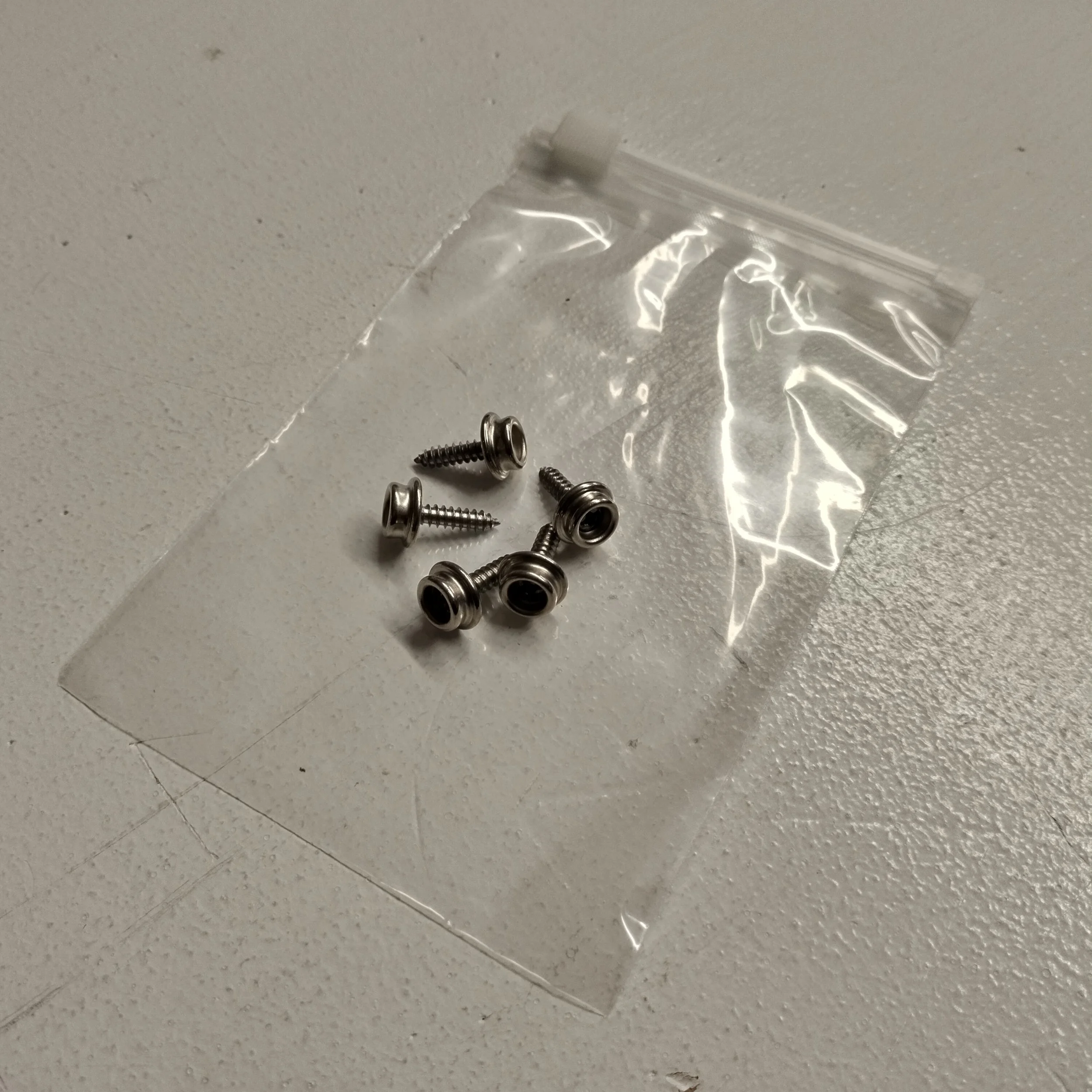 Snap screws.jpg