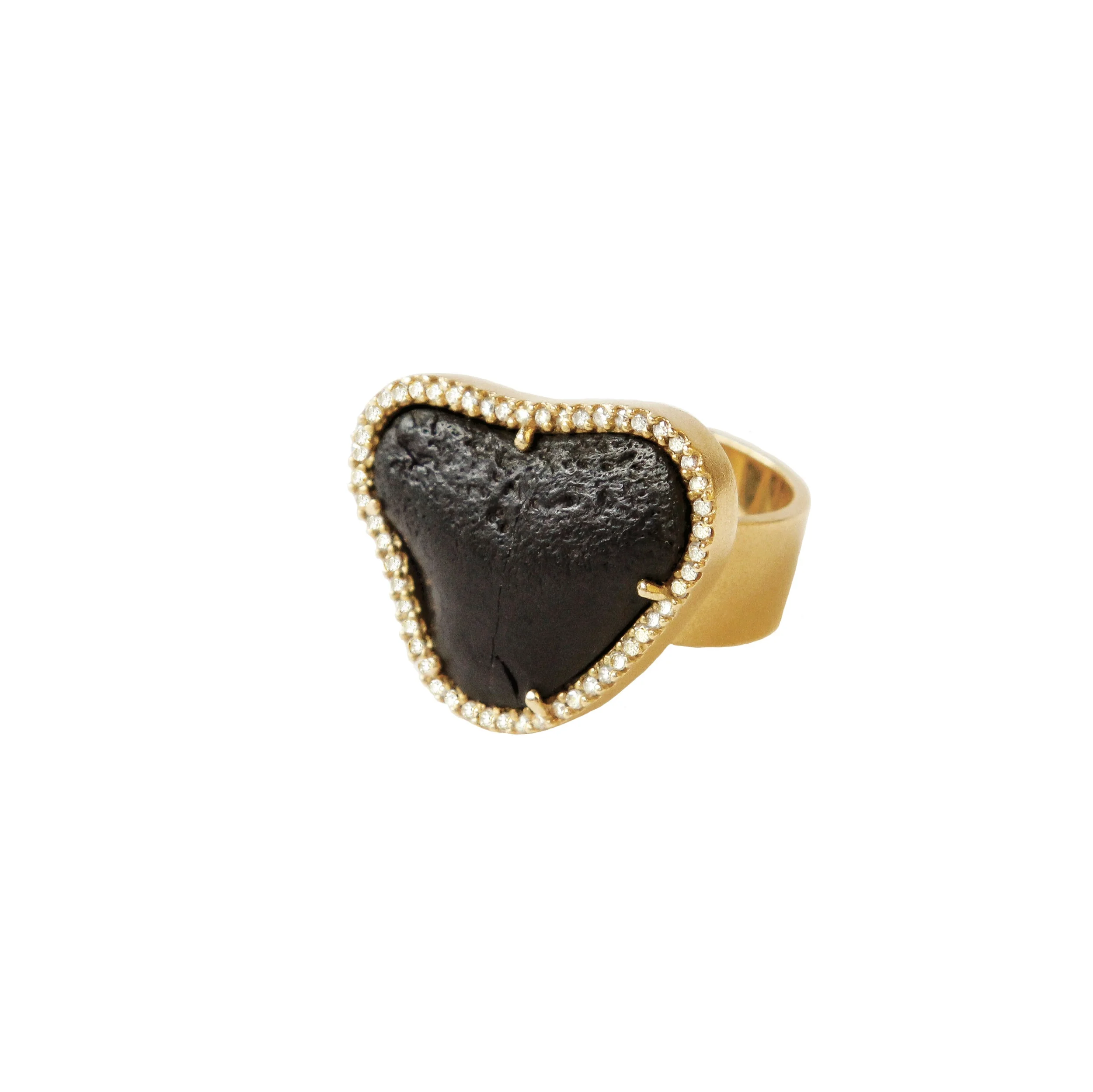 R2-ring-cocktail-white-diamond-new-shot.jpg