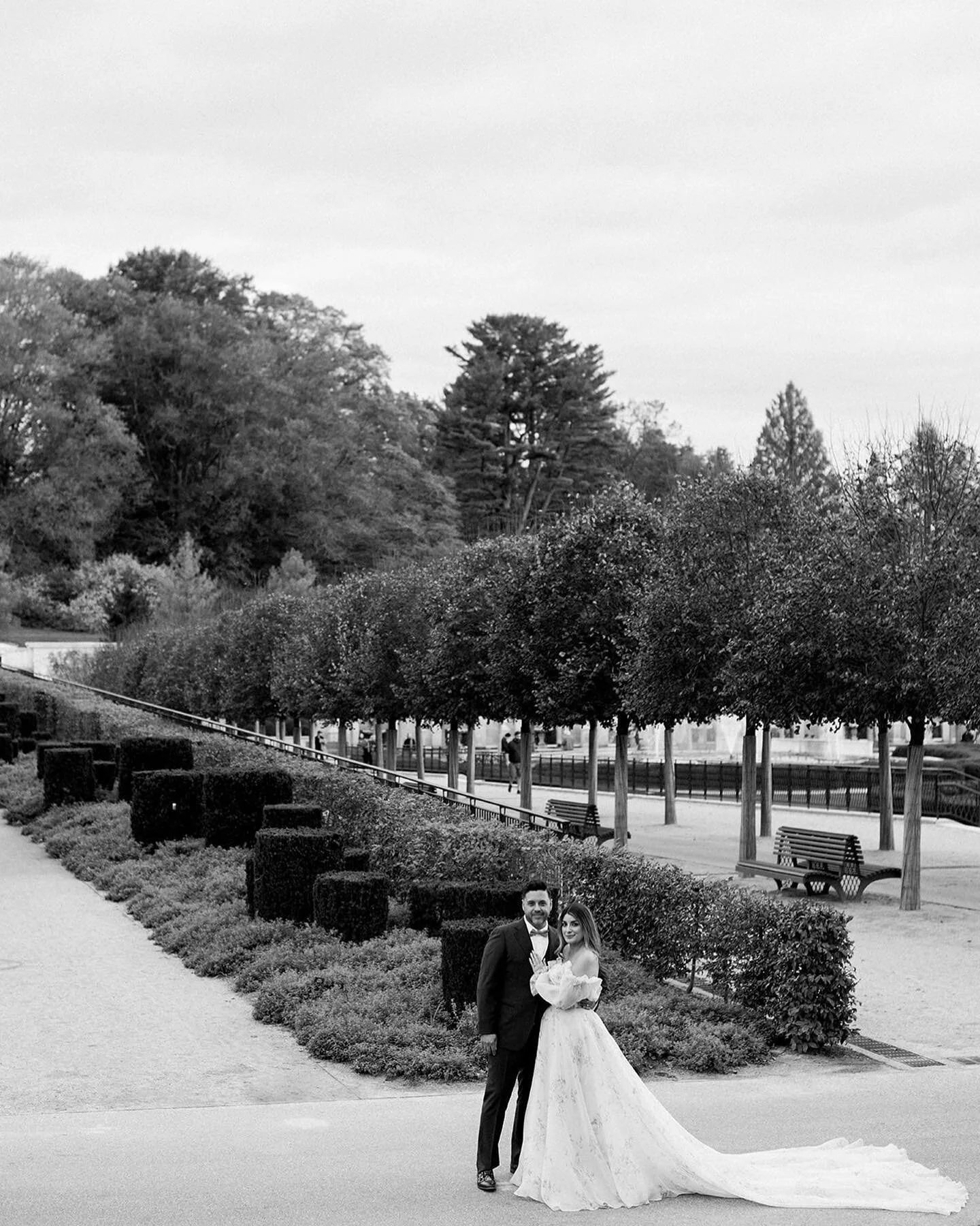 Far away shots are so beautiful, they tell a story and embrace you in the surroundings. 
⠀⠀⠀⠀⠀⠀⠀⠀⠀
@longwoodgardens 
@stephanie_alina