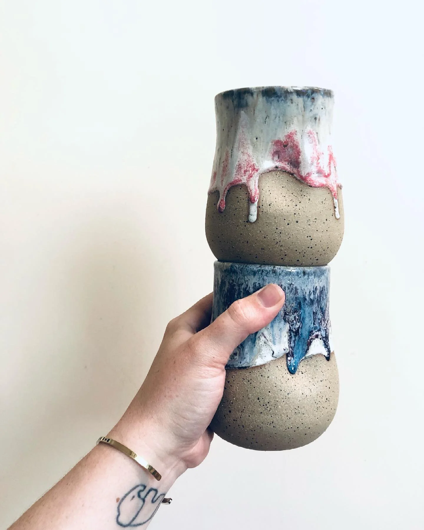 Thumb cuppin’ coziness with Flamingo and Iris. These two cuties went as a set for two sisters and I think it’s just perfect.
Thumb cups have the most perfect little dimple for a cozy grip, like the perfect squeeze.