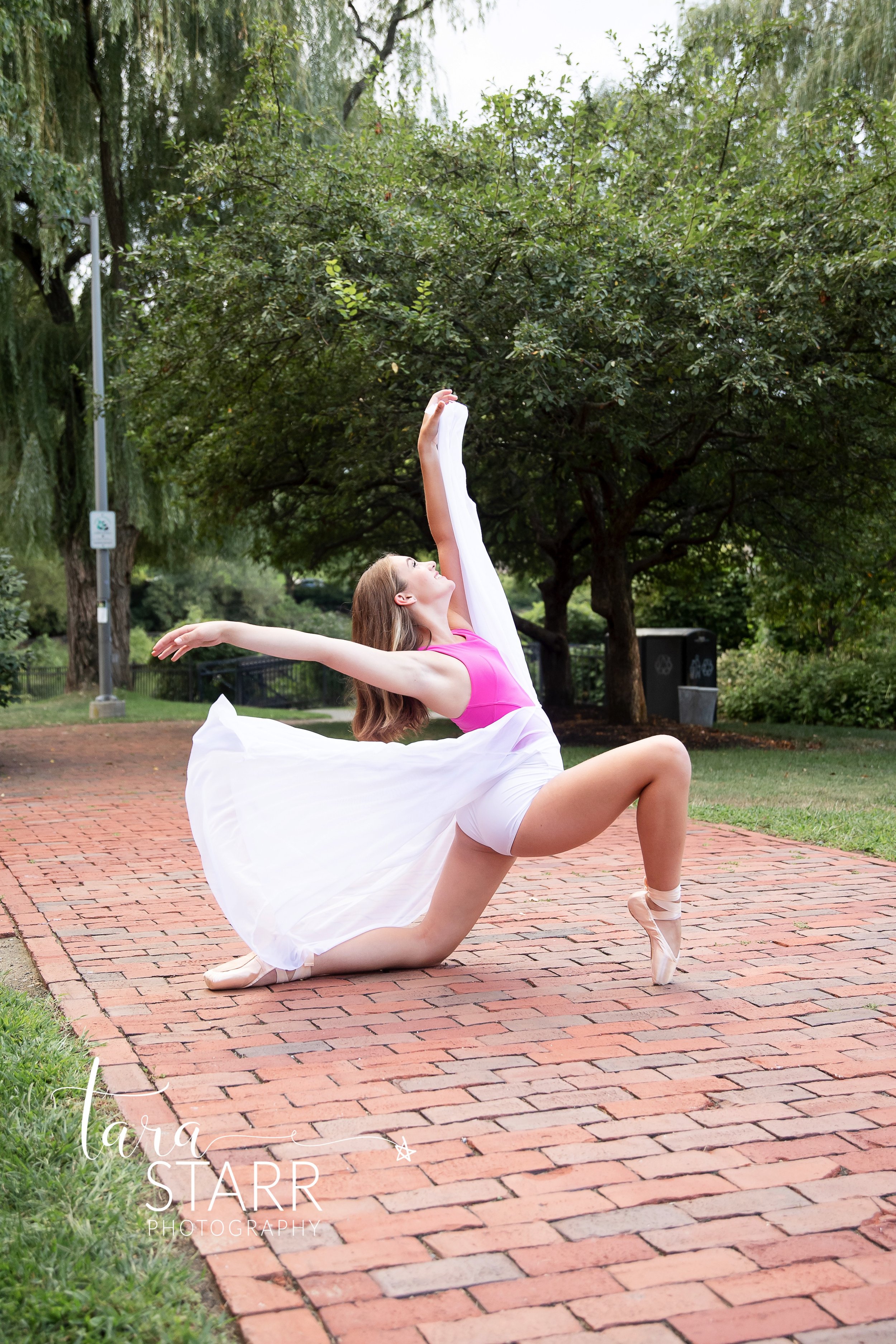 Dancer Ellie 8-22-33.jpg