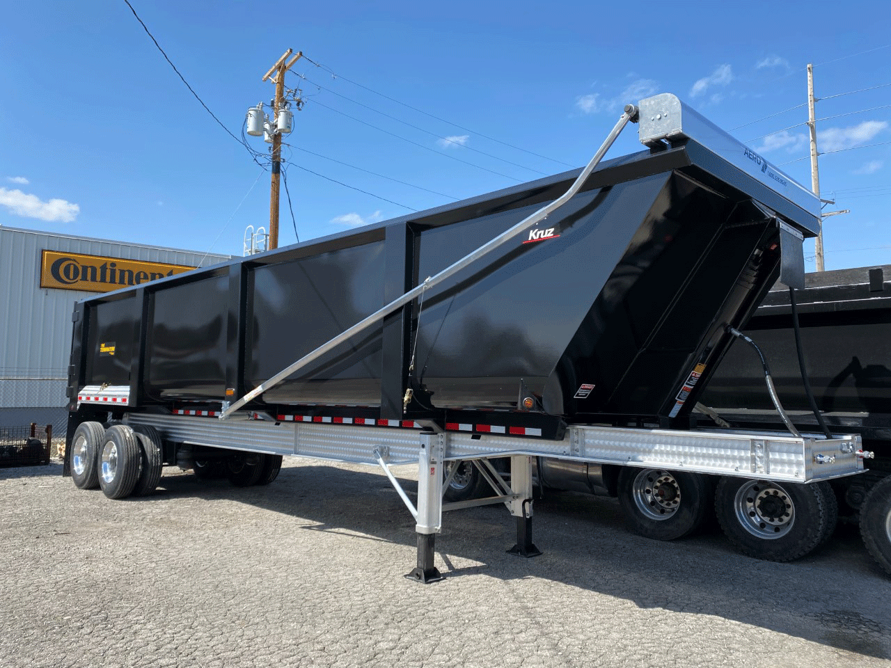 1280x960-black-trailer.png