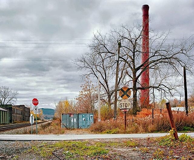 New Windsor, New York (2012) from the 'Railroad Landscapes' project. 
#railroadlandscapes #largeformatphotography #documentaryphotography #fineartphotography #hudsonriverschool #railroadphotography #riverline #architecture #urbanlandscape #everydayru