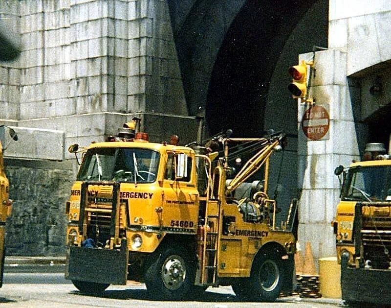 International Tow Truck_3.jpg