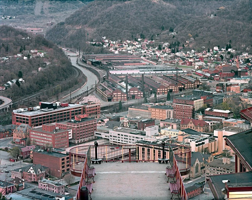 VIEW OF JOHNSTOWN, PA from the Inclined Plane Railway (scroll to visit Johnstown&rsquo;s various details)

#contemporaryart#documentaryphotography #newtopographic #fineartphotography
